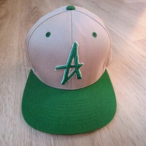 Starter A Logo Snapback Hat Tan Green Flat Brim Streetwear Cap Adjustable